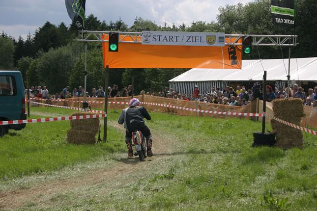 MRD2004-CF_jpg.jpg